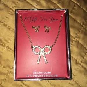 🎁🎁Genuine Crystal 18 1/2Inche PendantEarring Set